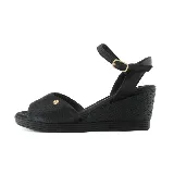 Sandalia negra con taco corrido de 6 cm de altura.