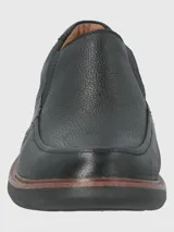Zapato slip-on de cuero color marrón con suela de goma EVA.