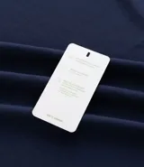 Remera deportiva masculina color azul marino, de corte comfort, cuello redondo y manga corta. Confeccionada en tech fleece con tecnología Dry, que permite la transpiración y secado rápido.