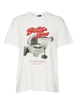 Camiseta blanca de corte clásico con estampado de una bola de espejos, un trago y la frase "Better Days at the disco late night romance".