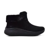 Bota de invierno Skechers Max Cushioning Elite 2.0 Snow Daze, color negro, con cordones, parte superior de gamuza tratada con 3M Scotchgard, cuello y forro de piel sintética, amortiguación ligera ULTRA GO, plantilla Skechers Air-Cooled Goga Mat y suela con tracción antideslizante.