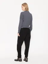 Babucha de estilo casual con cintura elastizada y cordón ajustable, con bolsillos laterales.