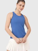 Musculosa deportiva azul con espalda descubierta y corte ajustado.
