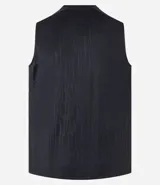 Musculosa deportiva blanca de poliéster con cuello redondo, corte regular, estampa heat print, recortes y detalle de líneas.
