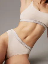 Colaless color beige de algodón orgánico y micromodal, con cintura elástica con logo Calvin Klein tonal.