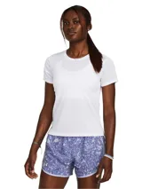 Remera deportiva blanca de manga corta, con tecnología UA Streaker que ofrece comodidad, elasticidad y ligereza.