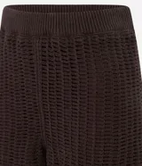 Short marrón de punto con forro.