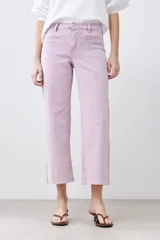 Pantalón jean culotte color rosa pastel.