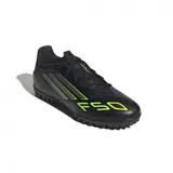 Championes de fútbol Adidas F50 Club para hombre, color negro con detalles en plateado y amarillo neón.