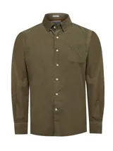 Camisa de cotelé verde oliva de algodón orgánico, de manga larga, con cuello camisero, cierre con botones y bolsillo en el pecho.