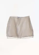 Minifalda color crema con lentejuelas, de tiro medio y corte recto.