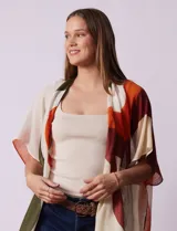 Kimono Barrington de modal con estampado abstracto en tonos naranja, verde y blanco.