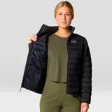Campera negra con capucha, de pluma de 650 cuins y capa exterior Pertex® Quantum resistente a la intemperie.