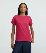 Remera tipo t-shirt de algodón, color beige claro, con cuello redondo y mangas cortas dobladas.