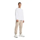 Pantalón de jogging Under Armour color beige, de corte holgado, con cintura elástica ajustable con cordón y puños acanalados.