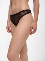 Colaless de encaje negro con diseño floral.