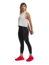 Calza deportiva negra con detalles de líneas plateadas a los costados.