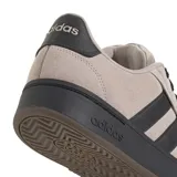 Championes Adidas Grand Court Alpha color beige con detalles en negro.