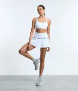 Conjunto deportivo color verde agua compuesto por un top con breteles finos y un short de ciclista.
