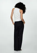 Top de punto de canalé color beige, de tejido fino, con cuello redondo y tirantes anchos.