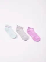 Pack de tres pares de soquetes tobilleros en colores rosa, blanco y naranja, con detalle de una línea horizontal en el borde superior.