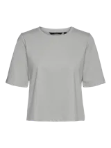 Camiseta gris de corte recto, cuello redondo y mangas cortas.