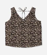Musculosa de poliéster y elastano con estampado animal print, escote en V y lazo en la espalda.