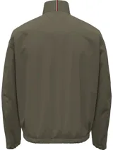 Campera verde militar estilo blouson, con cuello alto, cierre frontal de cremallera, bolsillos laterales y logo de la bandera de Tommy Hilfiger en el pecho.