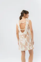 Vestido corto negro sin mangas, confeccionado en mezcla de algodón y viscosa. Presenta escote redondo y espalda profunda con tiras finas cruzadas.