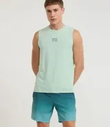 Bermuda deportiva masculina, color verde azulado con efecto degradé, cintura elástica con cordón de ajuste interno y forro de tela.
