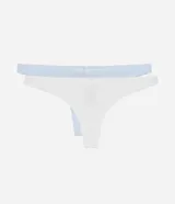 Kit de dos bombachas tipo bikini/tanga, una blanca y una celeste, confeccionadas en algodón BCI con forro de algodón. Presentan un diseño de hilo doble en la parte trasera y un pequeño lazo decorativo en el centro frontal.