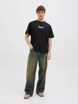 Camiseta negra de algodón con estampado en la espalda que incluye un cactus sobre un fondo celeste y el texto "ORIGINALS SINCE 1990. DESIGNED IN COPENHAGEN. BROUGHT TO YOU BY ORIGINALS DEPT."