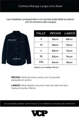 Camisa de manga larga color beige claro, con cuello abierto y calce relajado.