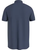 Chomba azul de piqué de algodón elástico, corte regular, cuello clásico y tapeta de dos botones. Logo de Tommy Hilfiger bordado en el pecho.