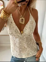 Top blanco con estampado floral y escote halter.