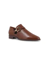 Zapato marrón de cuero liso con detalle de cuero croco en el talón. Tiene hebilla metálica lateral, elásticos laterales y taco bajo.