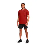 Remera deportiva Under Armour Vanish Seamless de hombre, color negro con logo plateado en el pecho. Confeccionada en tejido transpirable de secado rápido y sin costuras para evitar el roce.