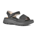 Sandalias de plataforma color beige con tiras anchas y ajuste con hebilla.