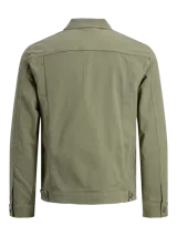 Chaqueta de denim color verde oliva, marca Jack & Jones, con cuello clásico, cierre frontal abotonado, bolsillos en el pecho con solapa y puños abotonados.