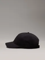 Gorra de béisbol negra con logo Calvin Klein bordado en el frente.