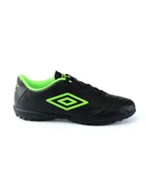 Championes de fútbol Umbro Classic II TF, color negro con detalles en verde neón. Capellada de cuero sintético y suela de goma con tapones para césped artificial.