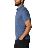 Polo de hombre Columbia Tech Trail, color blanco, de manga corta, con logo bordado en el pecho. Confeccionada en tejido hidroabsorbente Omni-Wick™ con elastano.