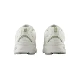 Championes urbanos New Balance modelo U530, color blanco con detalles en celeste y gris, confeccionados en malla y cuero sintético, con logo "N" característico en los laterales y entresuela ABZORB.