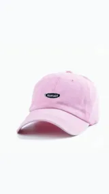 Gorro de béisbol rosa de gabardina con visera curva y hebilla reguladora.