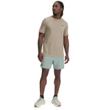 Short deportivo Under Armour Vanish Woven de hombre, color celeste con calza interior negra y logo estampado en la pierna izquierda.