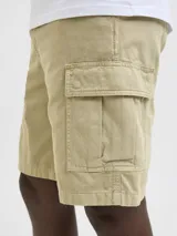 Short color beige de Jack & Jones, estilo cargo, con bolsillos laterales y traseros.
