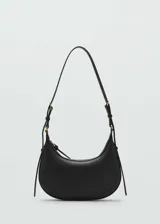 Bolso bandolera negro de efecto piel con asa ajustable con hebillas y cierre de cremallera.