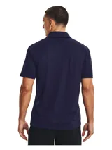 Remera polo Under Armour Team Tech para hombre, color azul marino con logo blanco en el pecho.