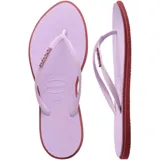Ojotas Havaianas Slim Point color crema con contorno verde oscuro y logo en las tiras.