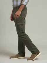 Pantalón cargo azul marino de corte clásico, con bolsillos laterales y traseros. Confeccionado en algodón y spandex.